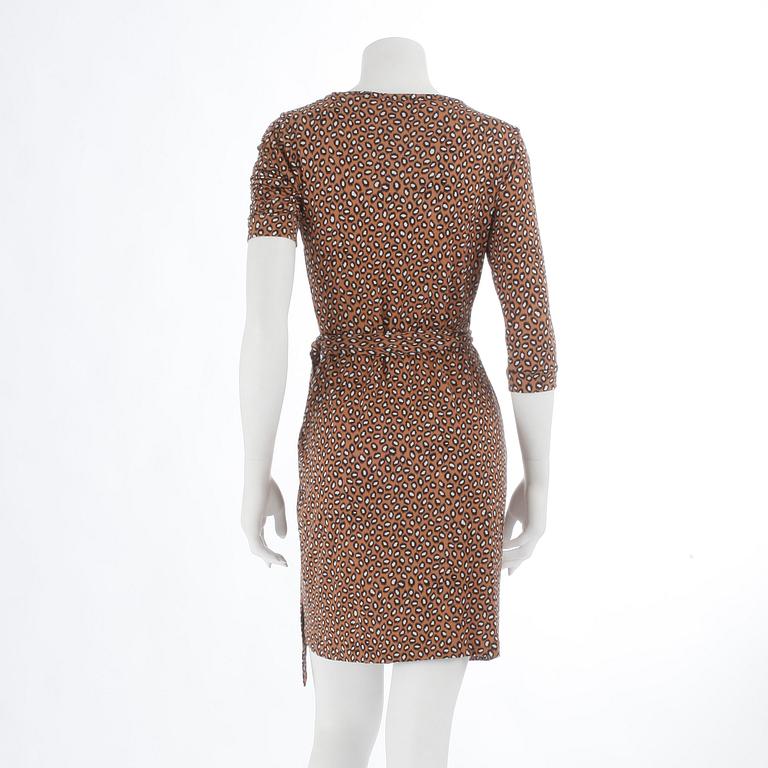 DIANE VON FÜRSTENBERG, a leopard print cotton wrap dress.