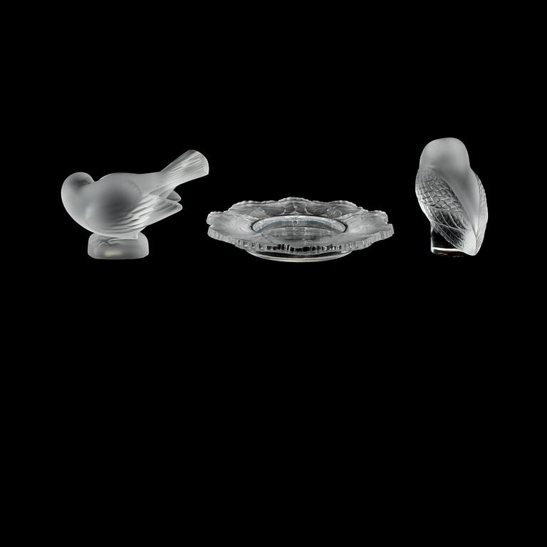 FIGURINER, 2 st, samt SKÅLFAT, glas, Lalique, 1900-talets andra hälft.