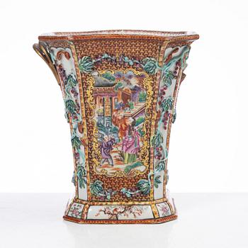 A famille rose porcelain 'Rockefeller-pattern' tulip vase, Qing dynasty, Qianlong (1736-95).