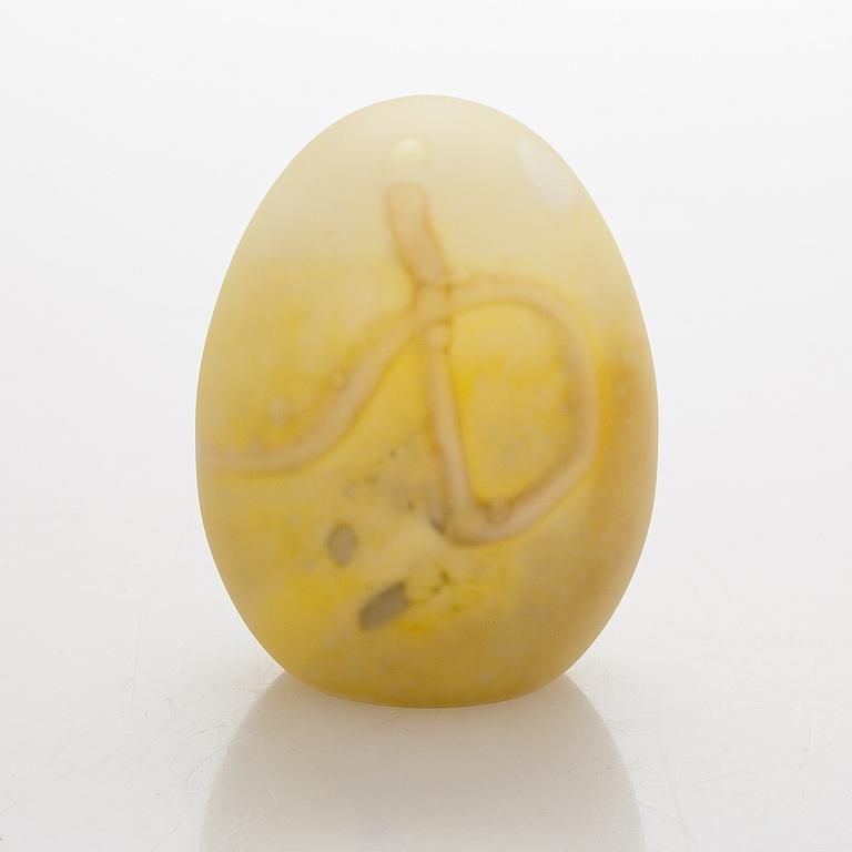 Oiva Toikka, annual glass egg 2006, signed O. Toikka Nuutajärvi.