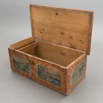 Wooden chest, 17th century.