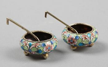 SALTKAR samt SKEDAR, silver, ett par. Ryssland, 1896-1908.
