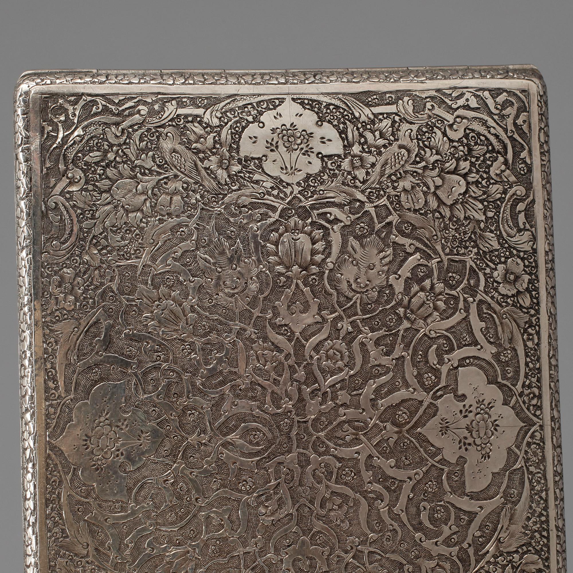 CIGARETTETUIER, 2 st, silver, bl.a. England, 1900-tal. Vikt ca 364 gram.