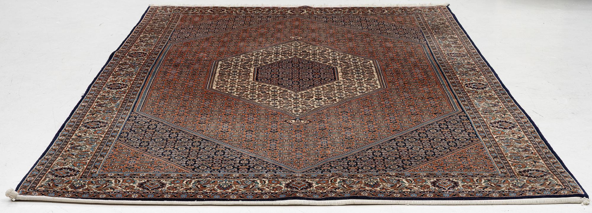 A Bidjar carpet a. 305 x 201 cm.