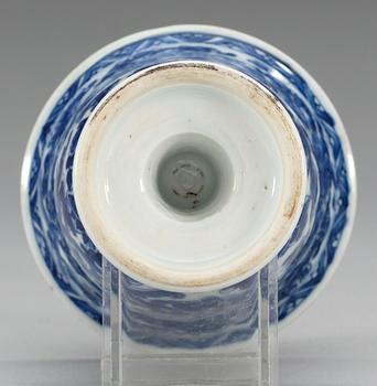 A blue and white goblet, Qing dynasty, Kangxi (1662-1722).
