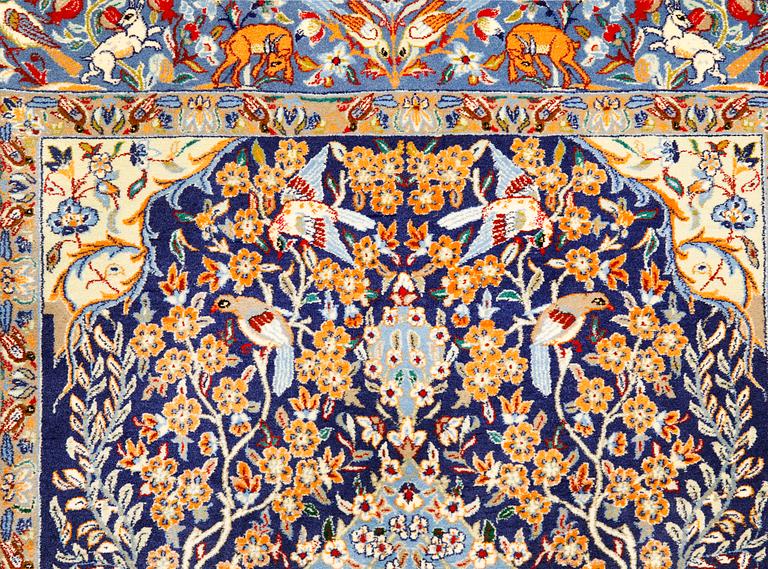 A part silk Esfahan rug, 170 x 108 cm.