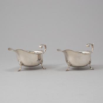 A pair of sauce boats by Thomas Edward Atkins, Birmingham, England, 1915.