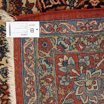 A carpet, semi-antique Esfahan, ca 310,5 x 200 cm.