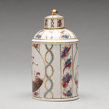 A Hoechst tea caddy with cover, late 18th Century.