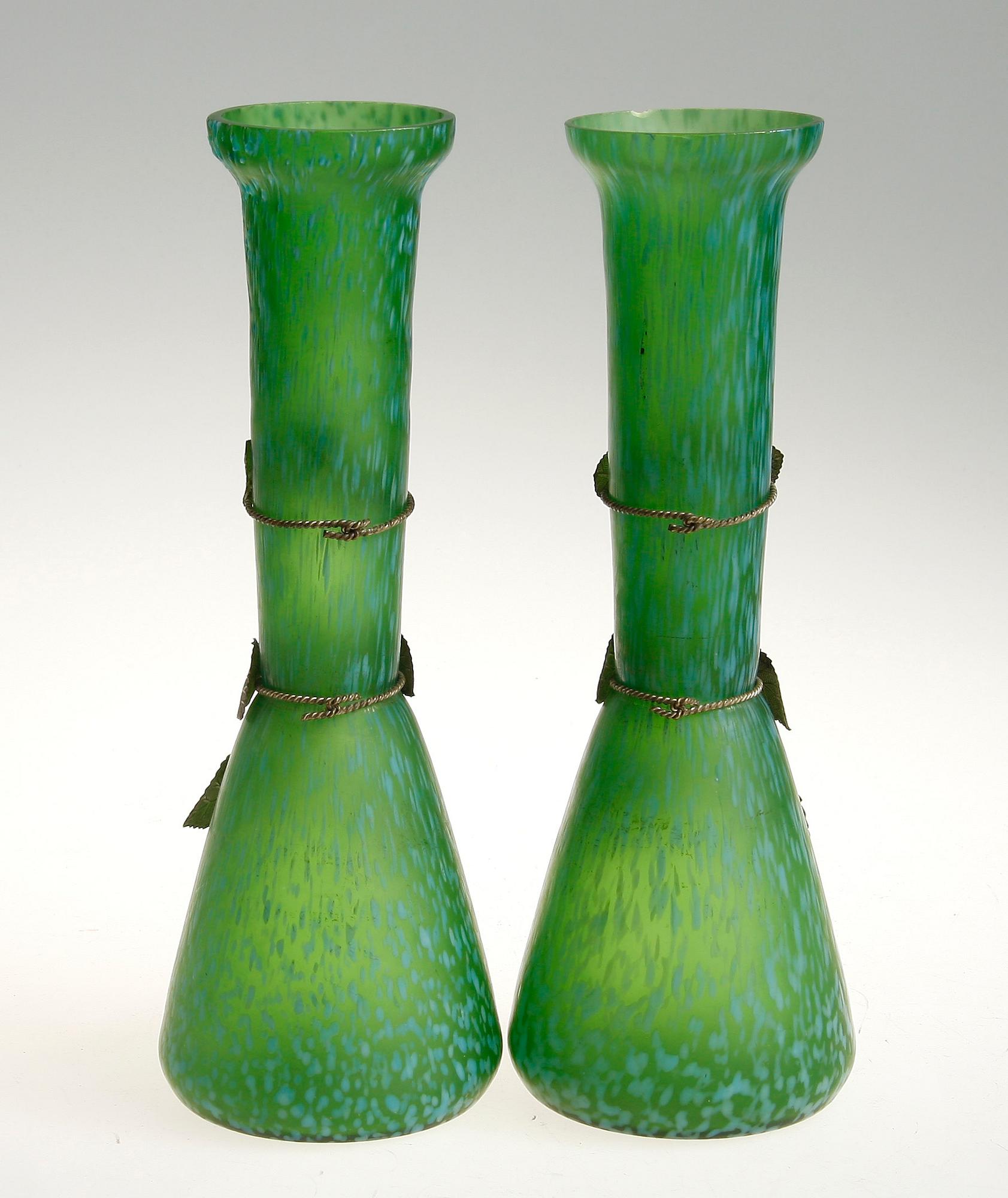 VASER, ett par, glas, 1900-talets början.