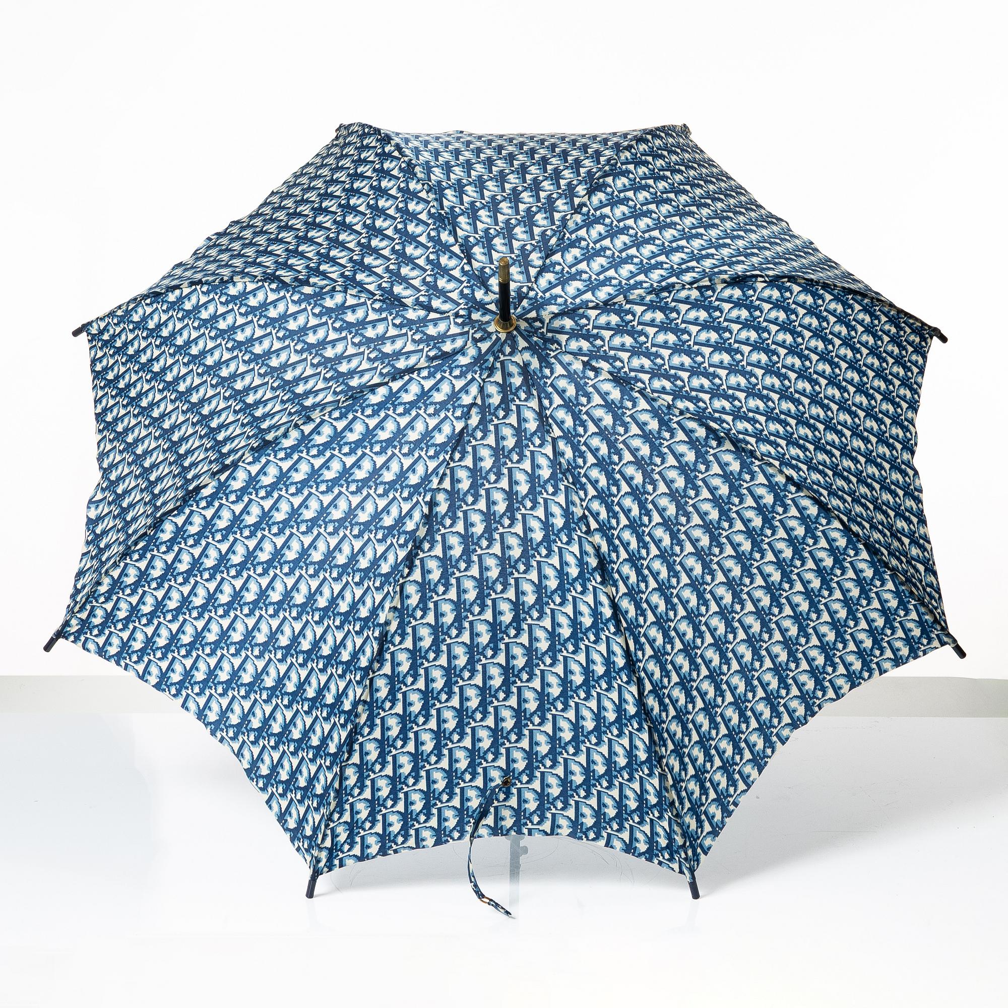 Christian Dior, aftonväska samt paraply.