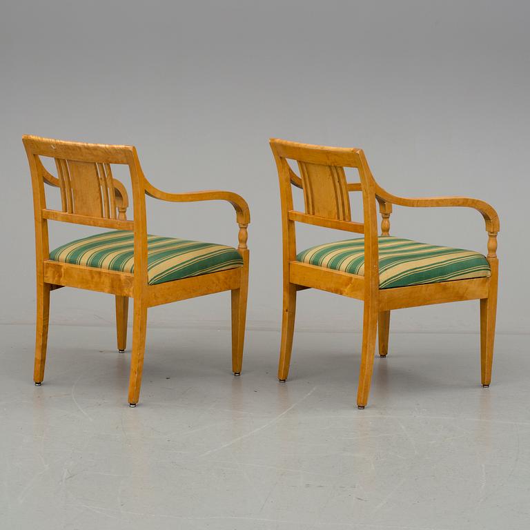 KARMSTOLAR, ett par, Karl-Johan stil, 1920-tal.
