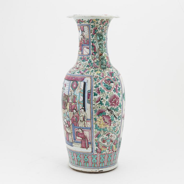 Golvvas, porslin. Qingdynastin 1800-tal.