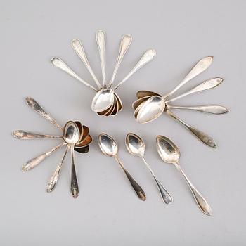 TESKEDAR, 5 st samt, KAFFESKEDAR, 12 st (6+6), silver, svenska stämplar, 1900-talets första hälft. Vikt ca 231 gram.