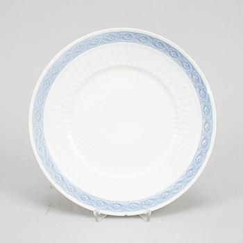 A Royal Copenhagen porcelain service "Blå vifte" by Arnold Krog, 28 pcs, Denmark.