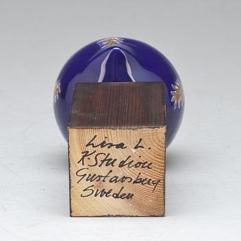 FIGURIN, stengods. Signerad Lisa Larson, Gustavsberg, 1900-talets andra hälft.