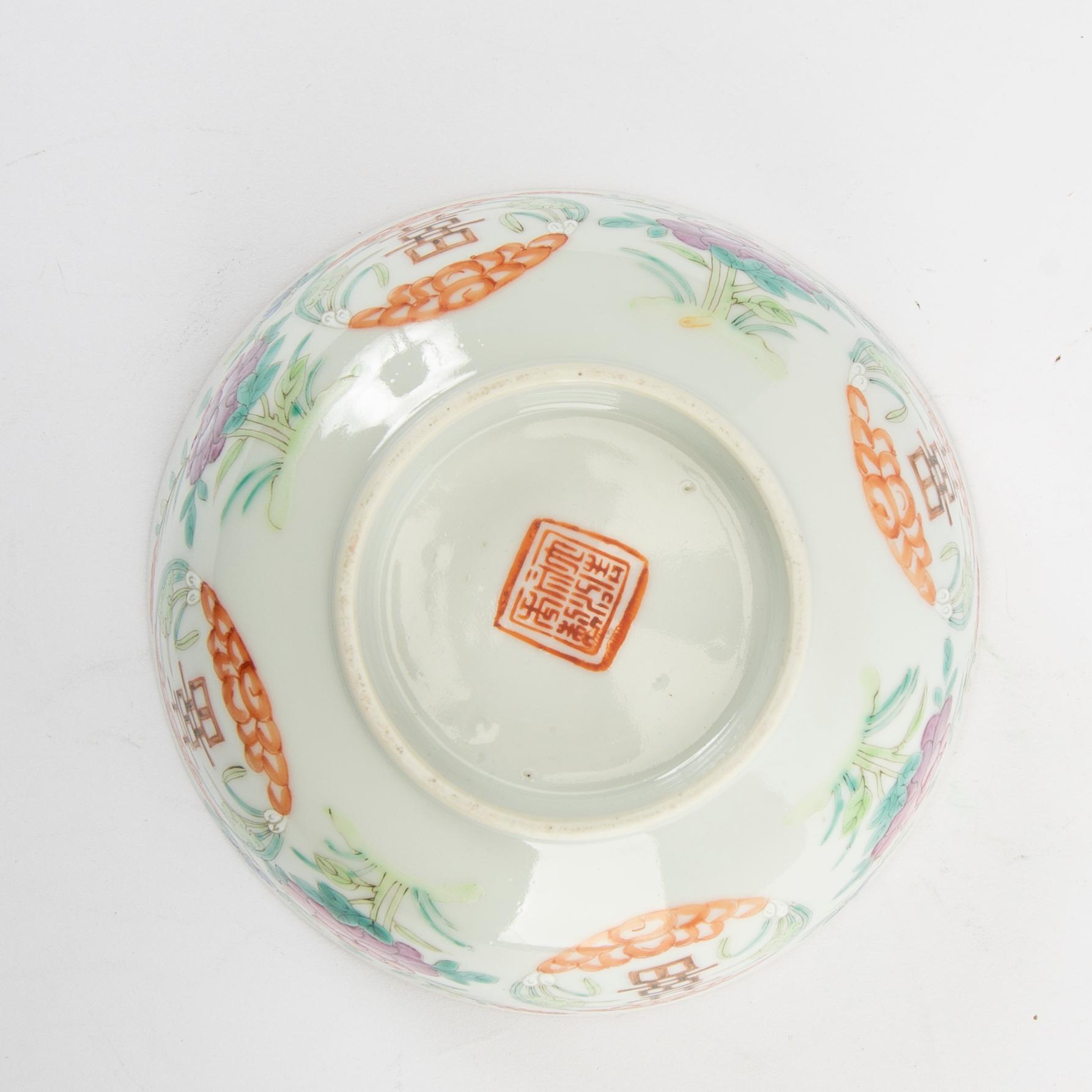 A Chinese porcelain bowl 19th century.