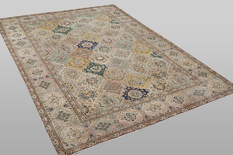 A carpet, Oriental, vintage design, ca 352 x 237 cm.