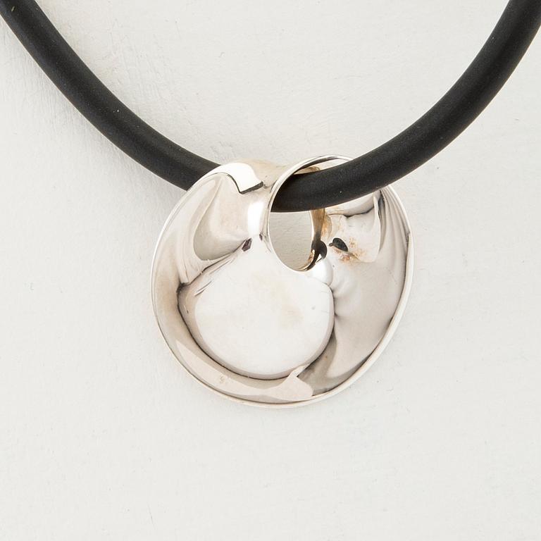 Vivianna Torun Bülow-Hübe, halsband "Möbius" för Georg Jensen.