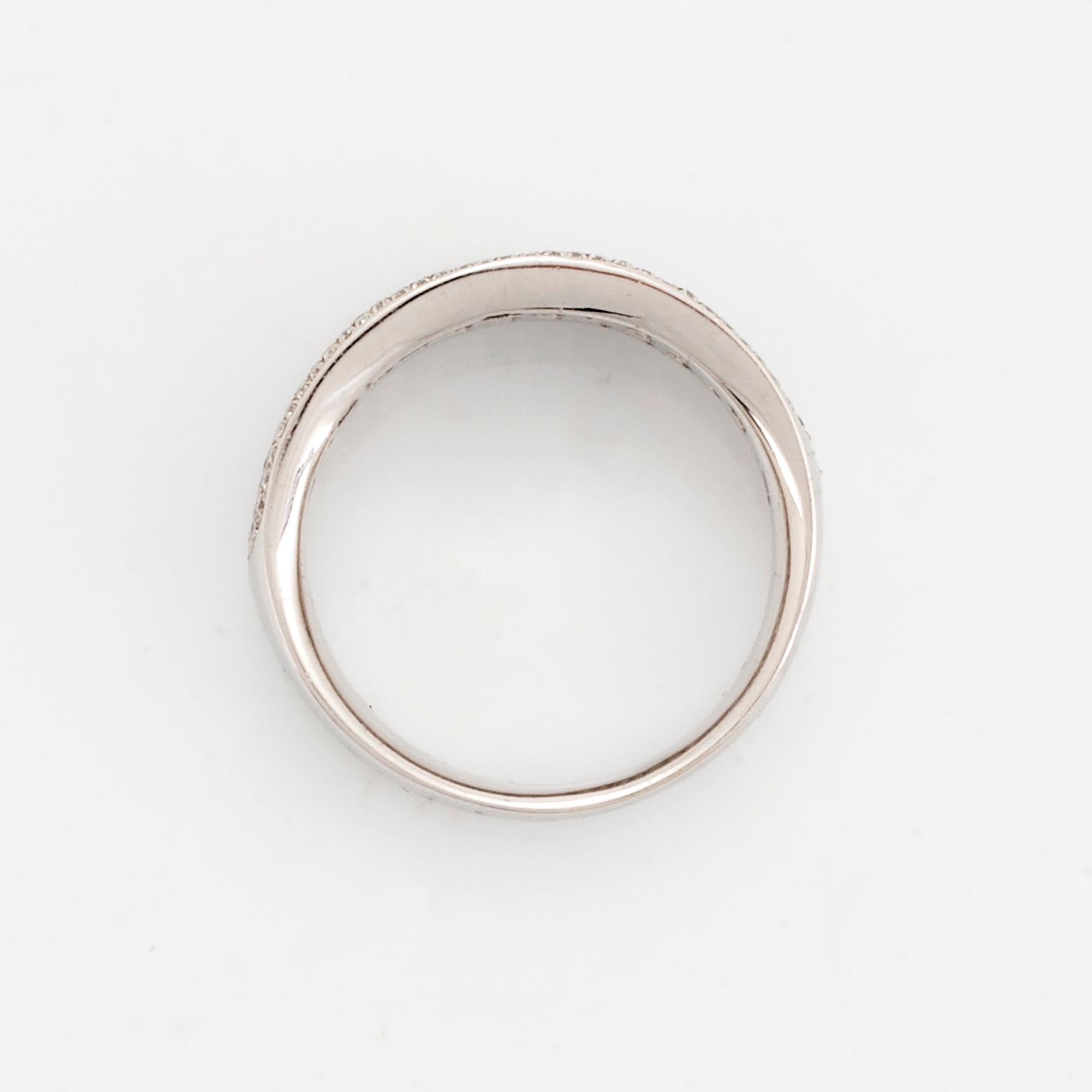 Brilliant-cut diamond ring.