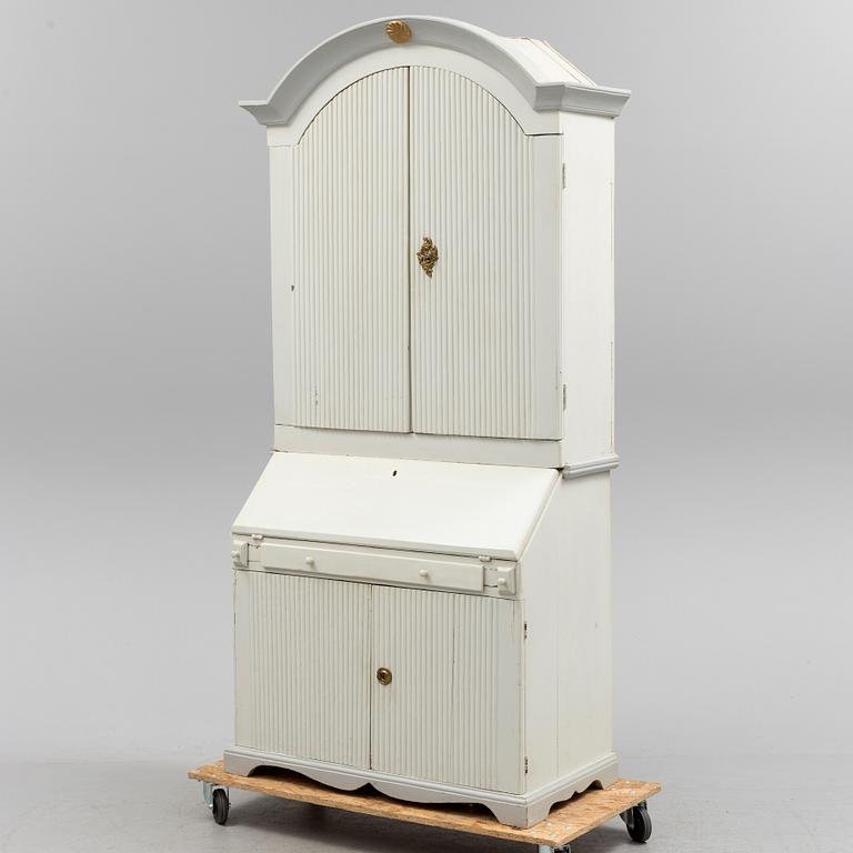 A writing cabinet, 18th/19th century.