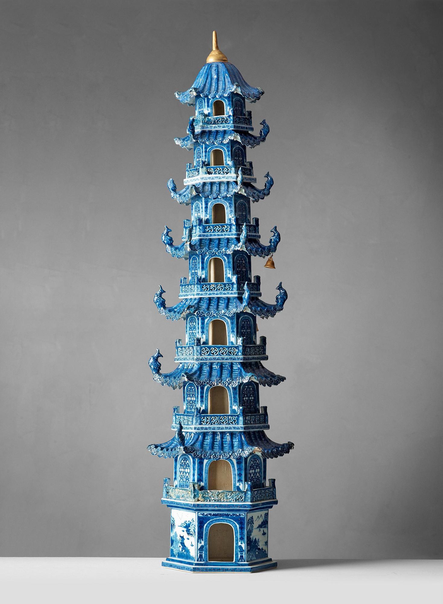 A blue and white 8 tiered porcelain pagoda, Qing dynasty, Qianlong/Jiaqing 1750-1800.