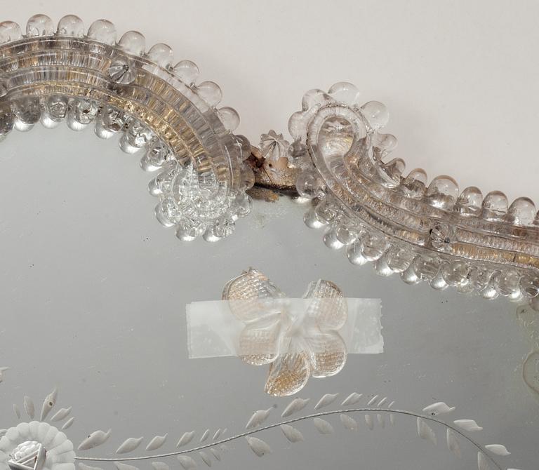 SPEGEL, glas. Venetiansk stil, 1900-tal.