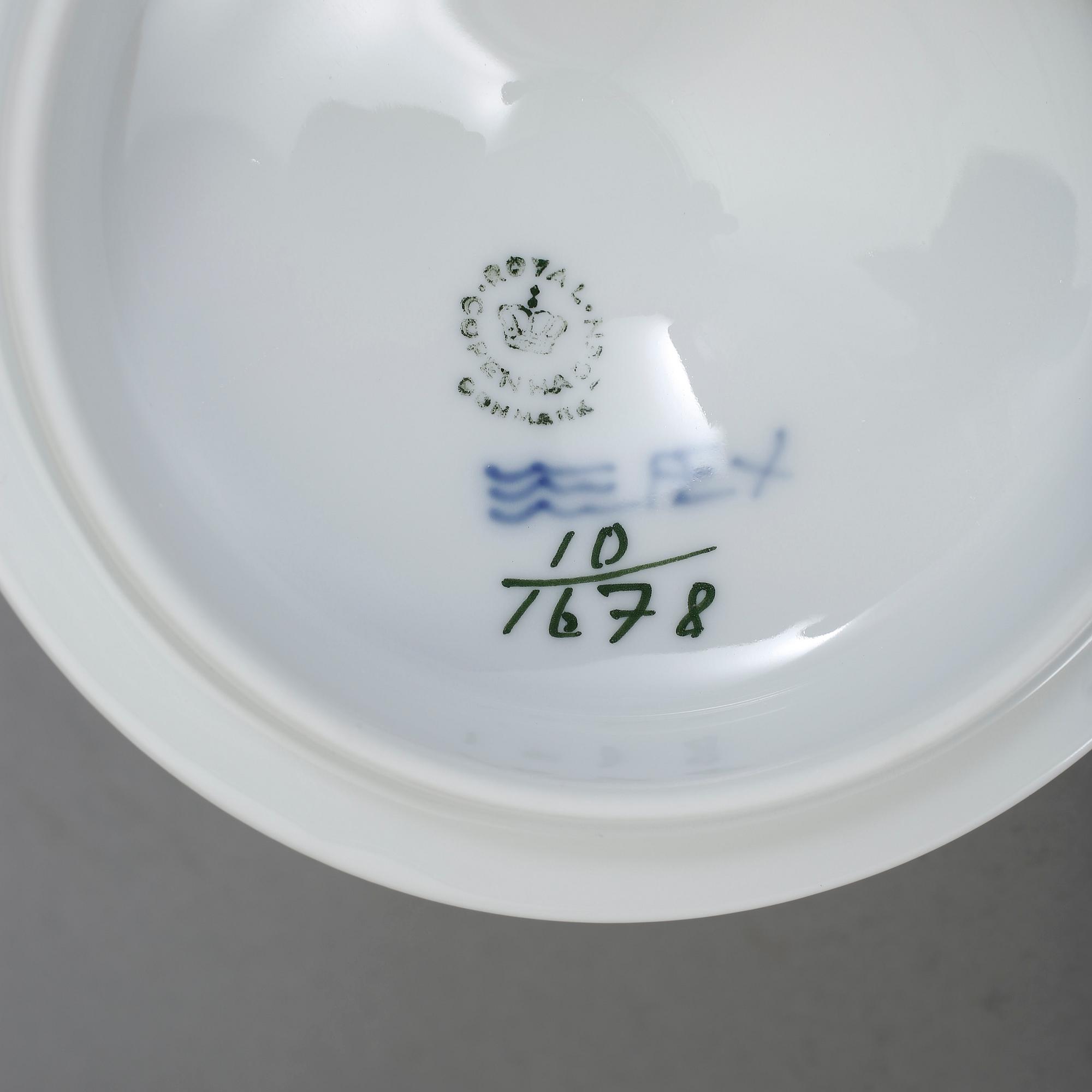 SERVISDELAR, 63 delar, porslin, "Blå blomst", Royal Copenhagen.