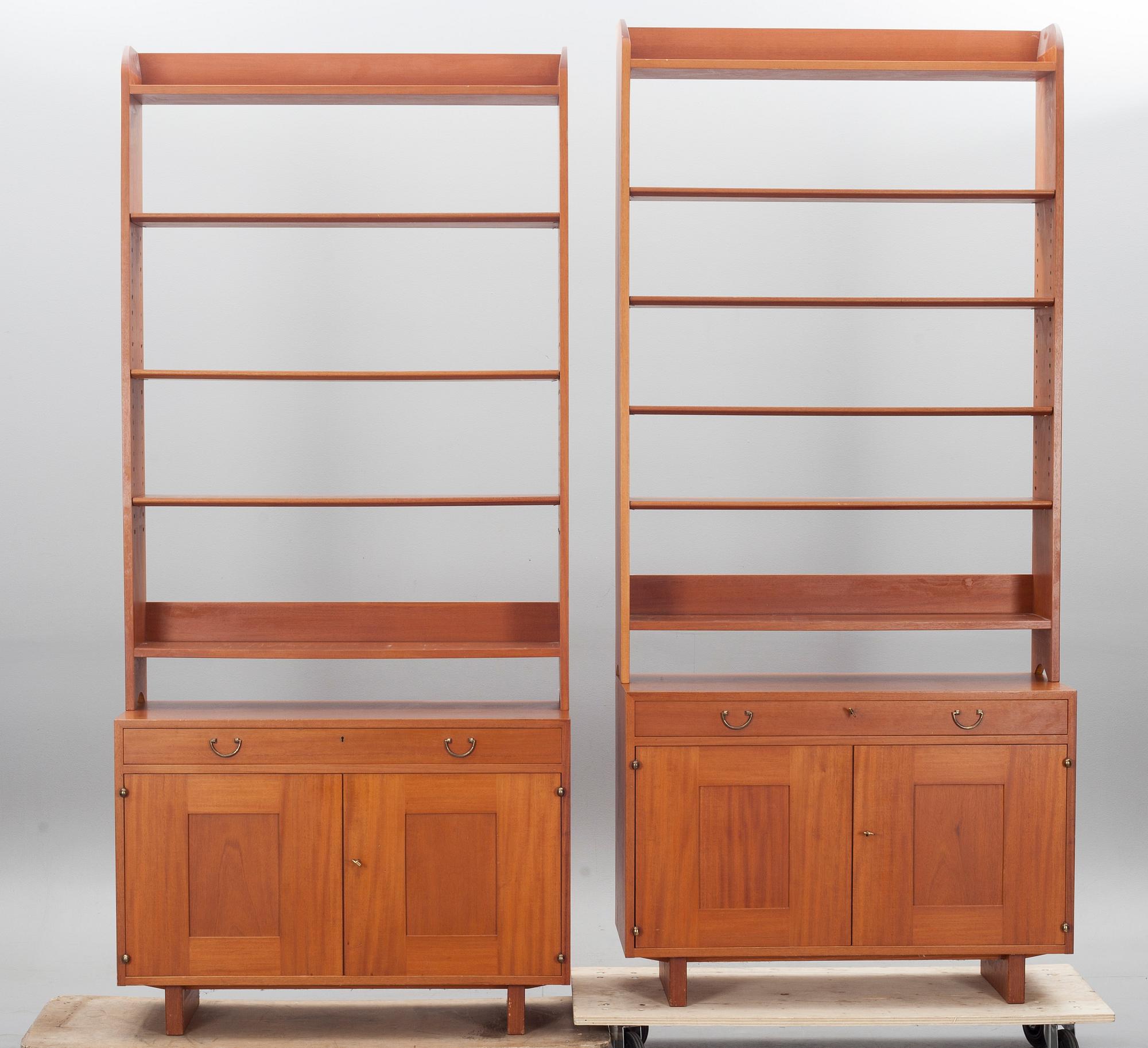 BOKHYLLOR, 2 st, "modell 2112", Josef Frank, Firma Svenskt Tenn.