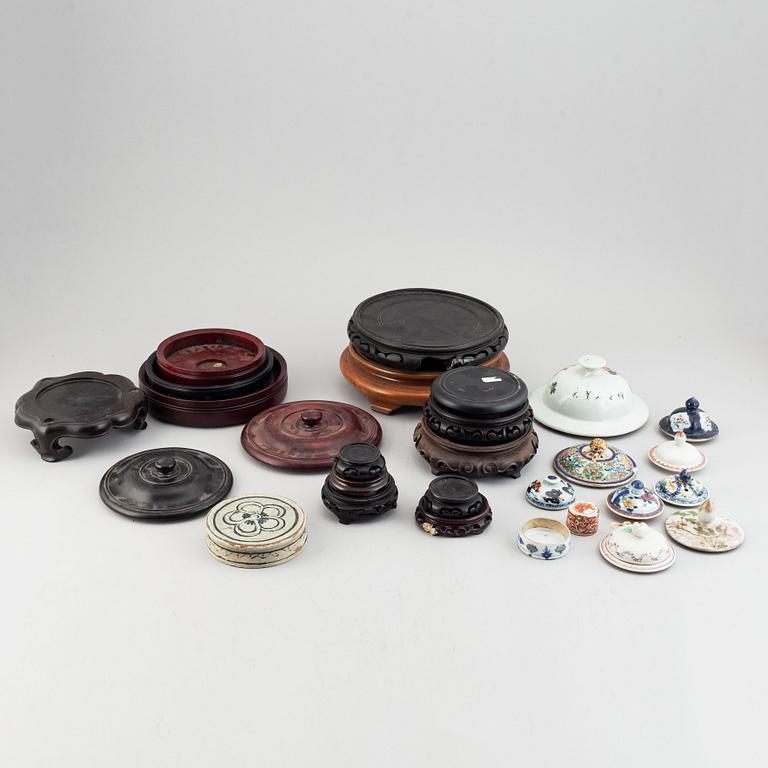 A group of Chinese 27 wooden and porcelain covers and stands, 19th/20th century.