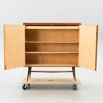 A 1950's cabinet.