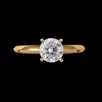 21. A brilliant cut diamond ring, 0.96 cts.
