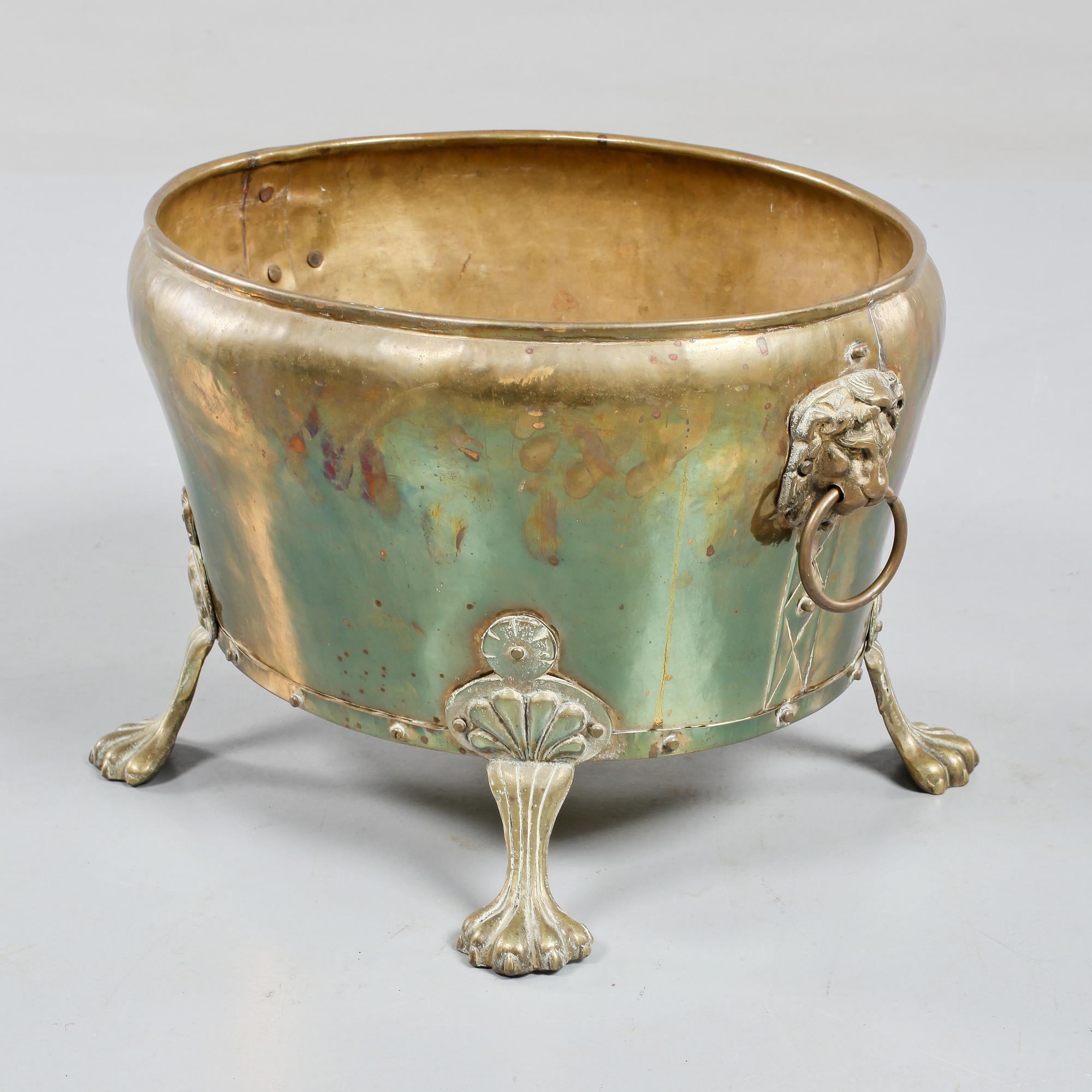 YTTERFODER, gulmetall, barockstil, omkring 1900-talets mitt.