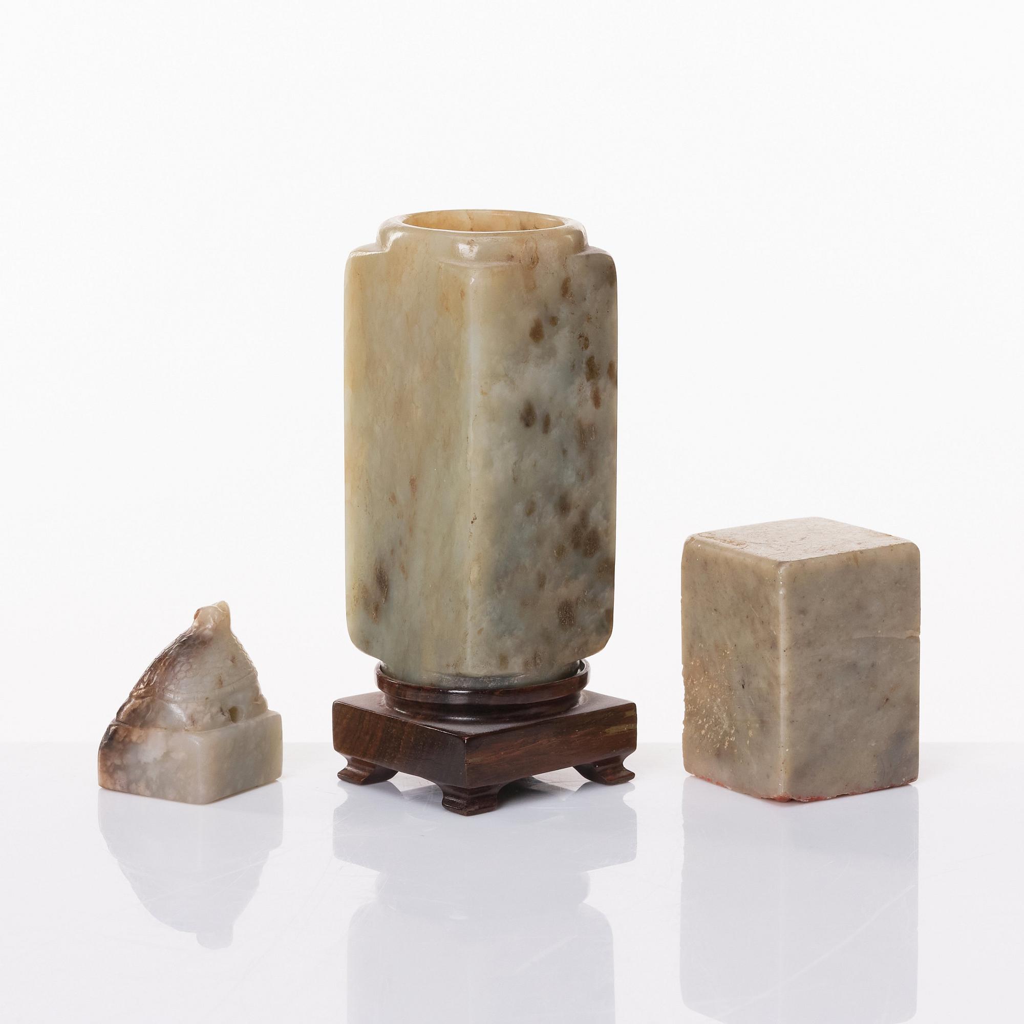 A Chinese cong shaped nephrite brush pot and two seals.