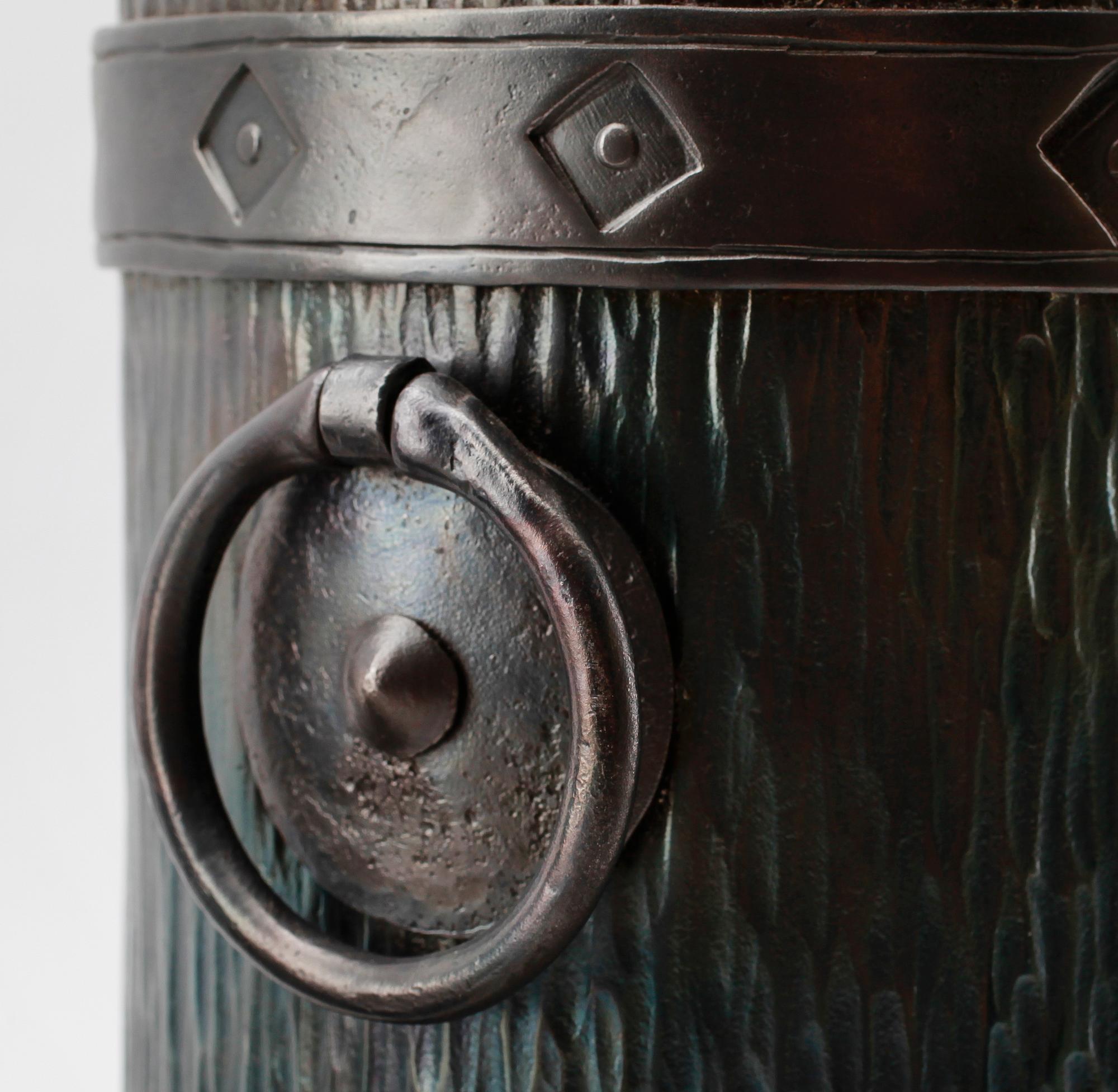 CHAMPAGNEKYLARE OCH LJUSSTAKE, järn, J Nurmi, 1979 och 1980.