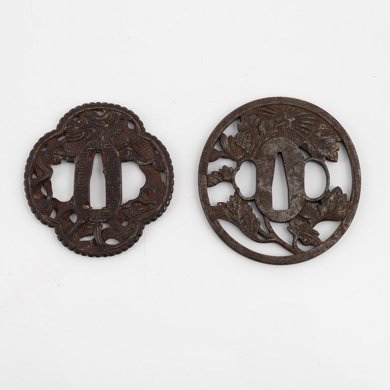 Two Japanese Tsubas, varav en Edo period (1666-1868).