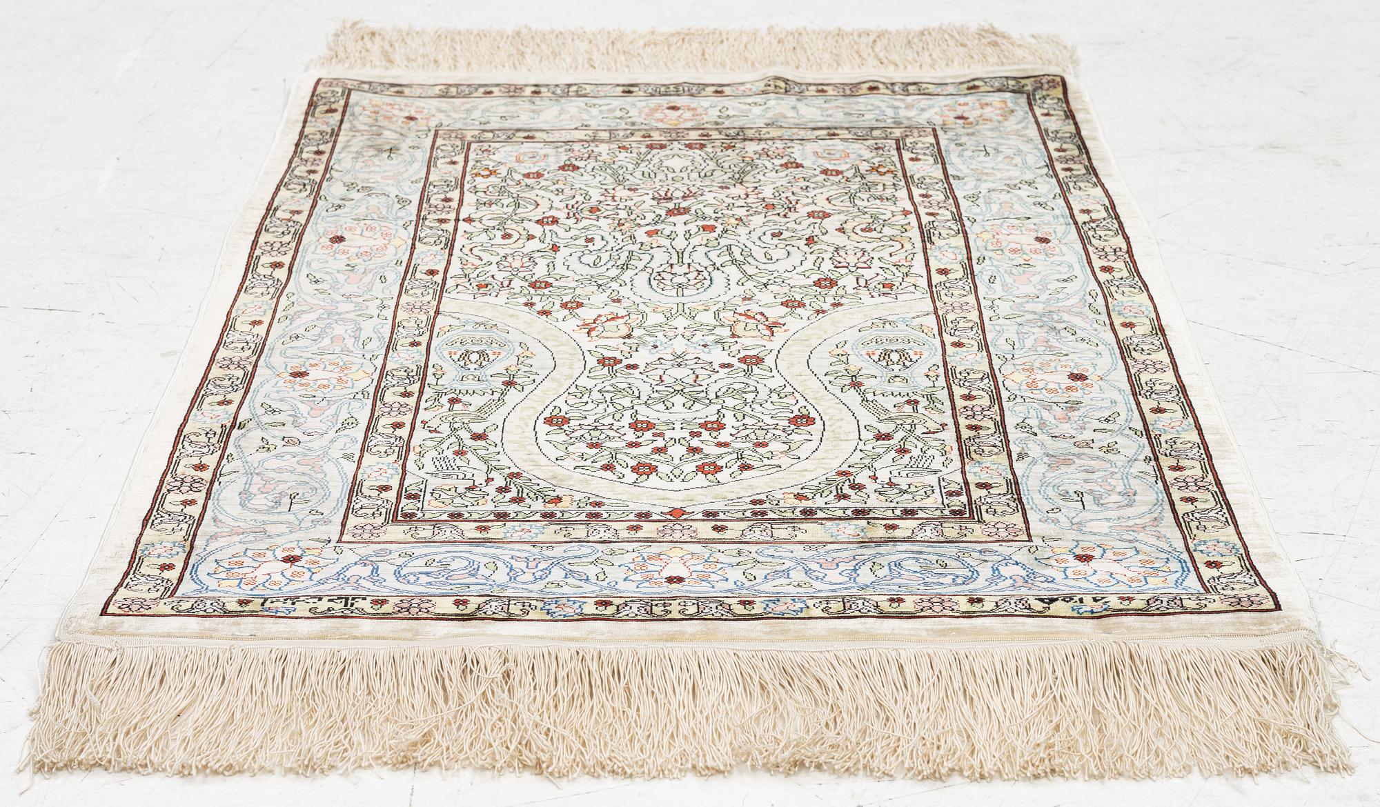 A silk Hereke rug, Turkey, approx. 82 x 58 cm.