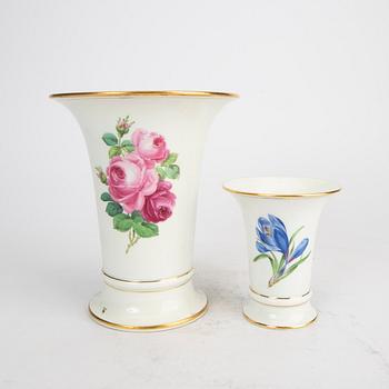 A set of two Meissen porcelain vases first half of the 20th century.