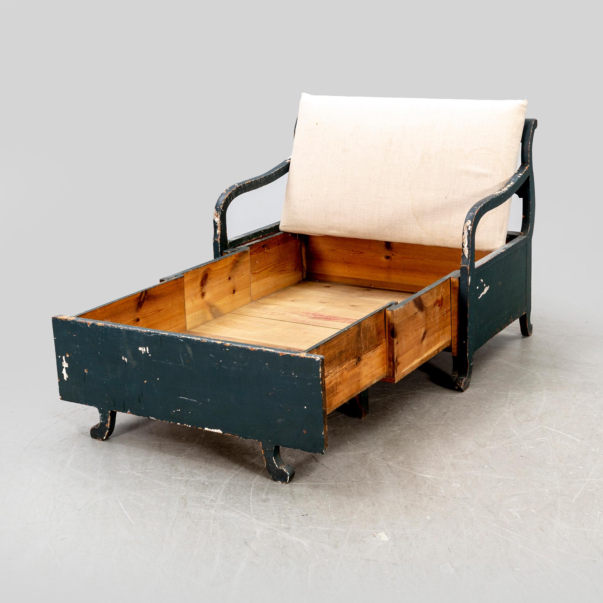 A folklore sofa from around the 1900s.