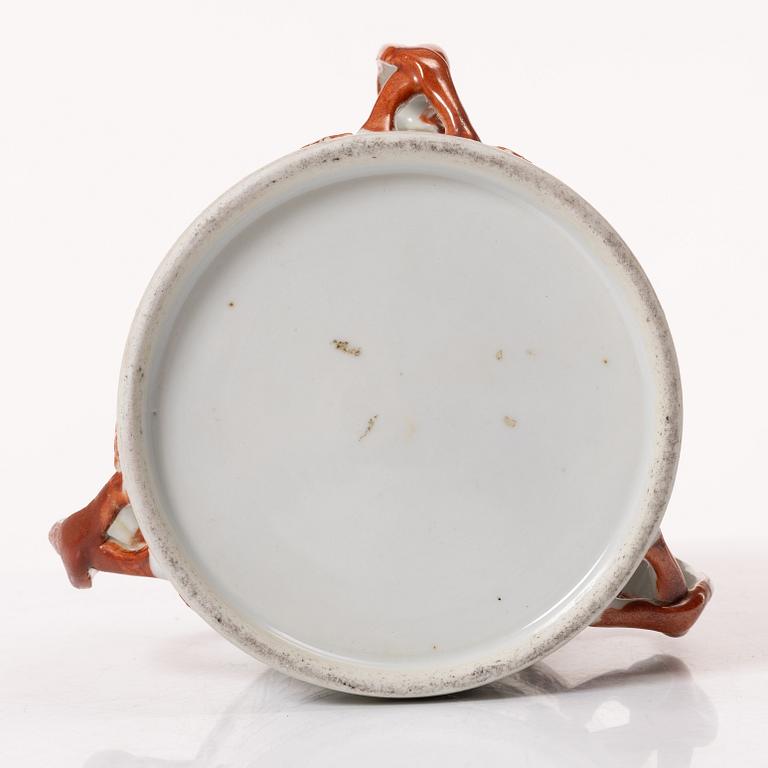 A Chinese three handle porcelain jar, late Qing dynasty, 19th century.