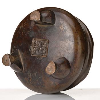 A tripod bronze censer, late Ming dynasty/early Qing dynasty.