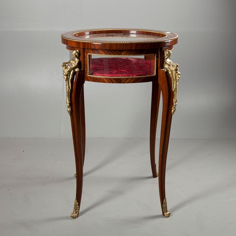 BORD / VITRIN, Frankrike 1900-talets första hälft.