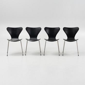 Arne Jacobsen, stolar, 4 st, "Sjuan", Fritz Hansen, Danmark, 2007.