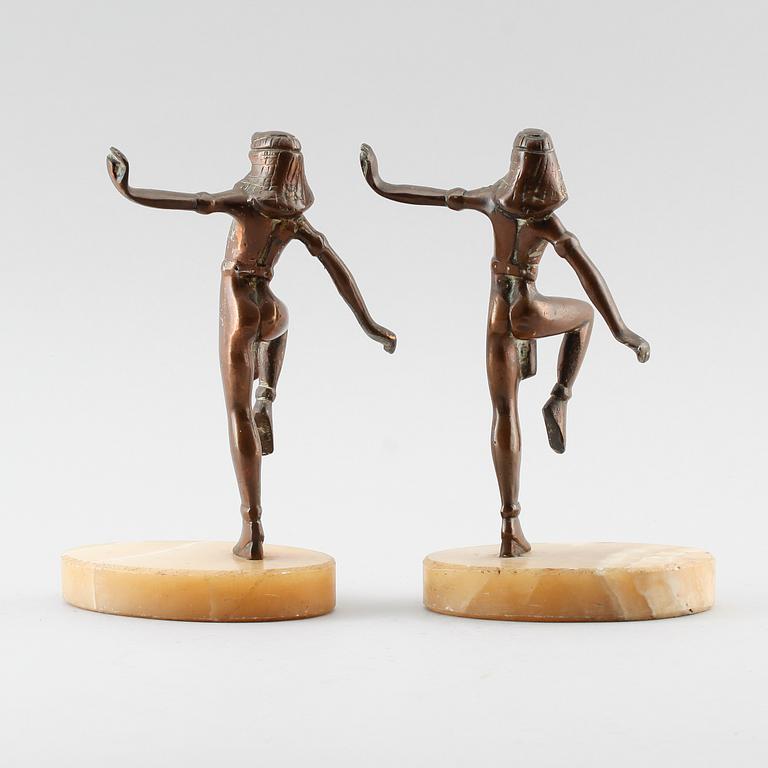 SKULPTURER, 2 st, bronserad metall, 1900-talets första hälft.