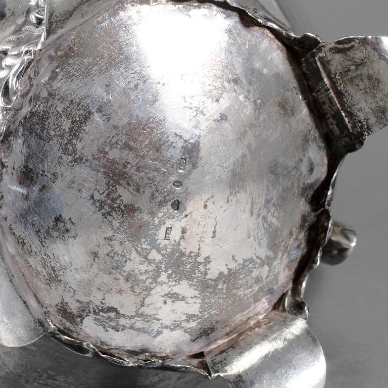 KAFFEKANNA, silver, nyrokoko, Henrik Brandt, Stockholm, 1865, vikt 640 g.