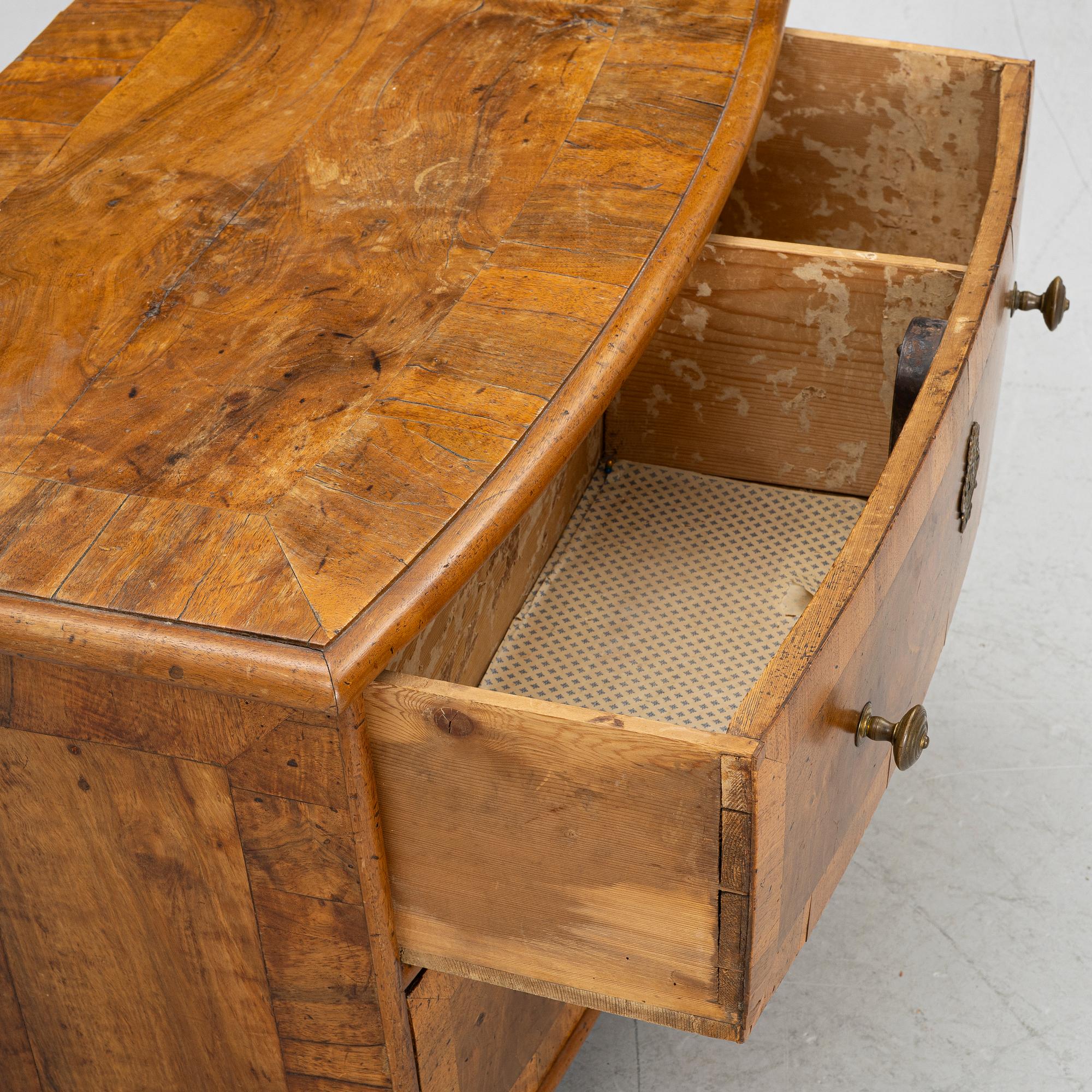 Chest of drawers, 19th century.
