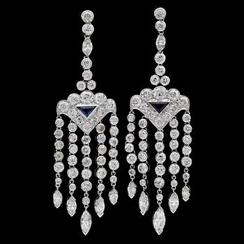 ÖRHÄNGEN, briljant- och navettslipade diamanter, tot, ca 12.50 ct, med blå safirer.