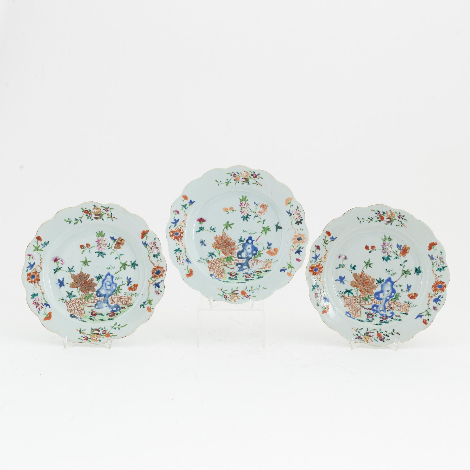 A set of three Chinese famille rose plates, Qing dynasty, Qianlong (1736-95).