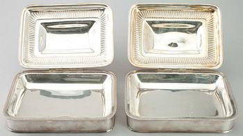 SERVERINGSKÄRL, 2 st, nysilver, trol. England.