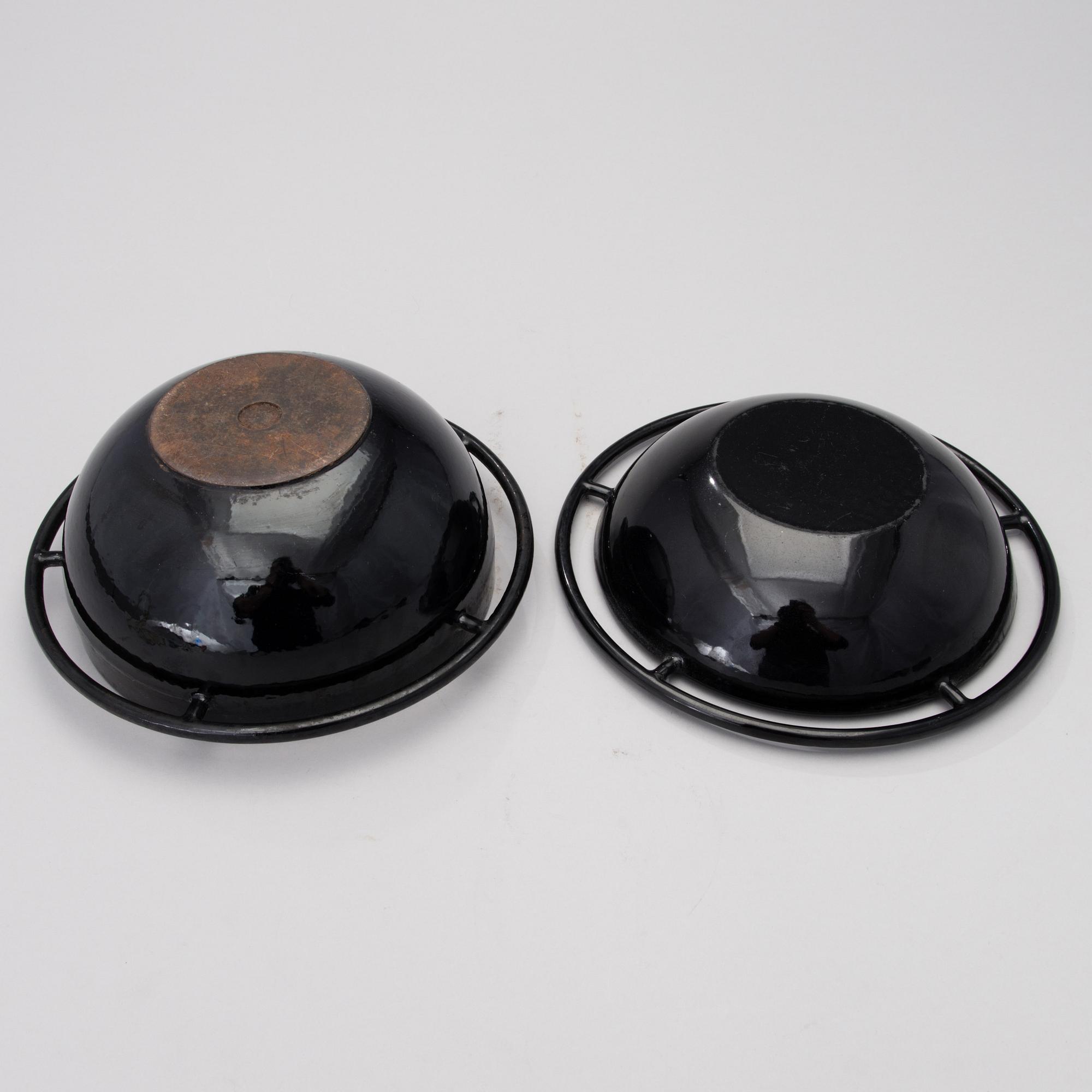 A 1960´S ENAMELED CAST IRON SATURNUS CASSEROLE BY ROSENLEW.